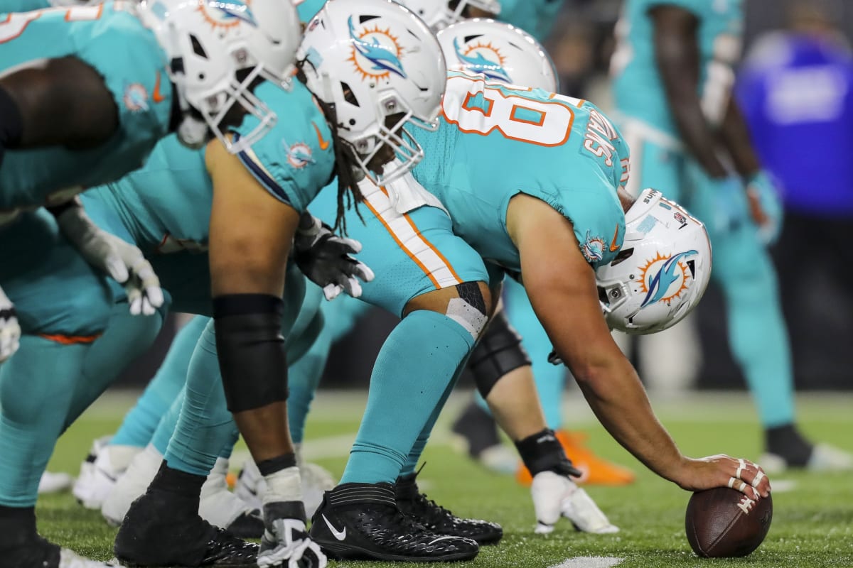 Miami Dolphins Face Uncertainty In Re-signing Connor Williams After ACL ...