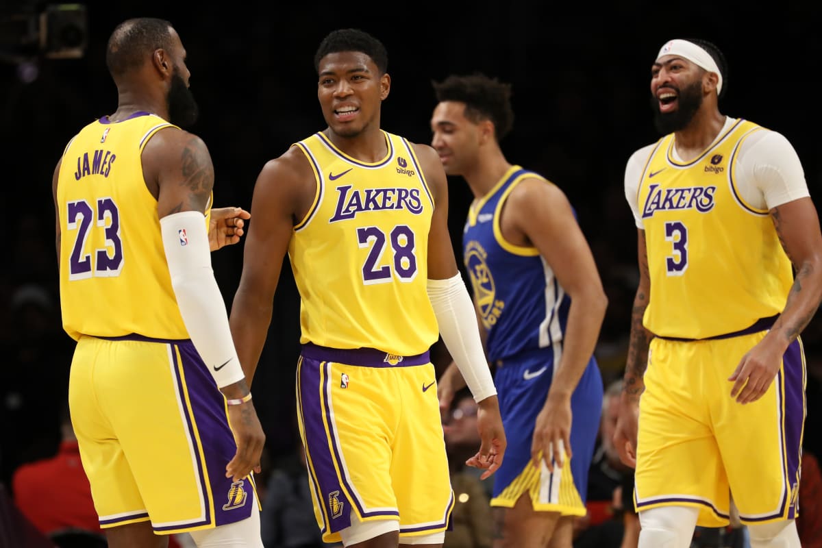 Los Angeles Lakers Top Contenders for 2024 NBA Title with Impressive