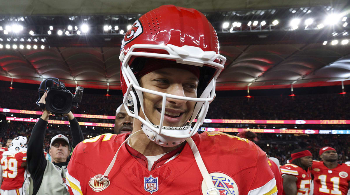 Patrick Mahomes Gifted Chiefs’ O-line Golf Carts for Christmas ...