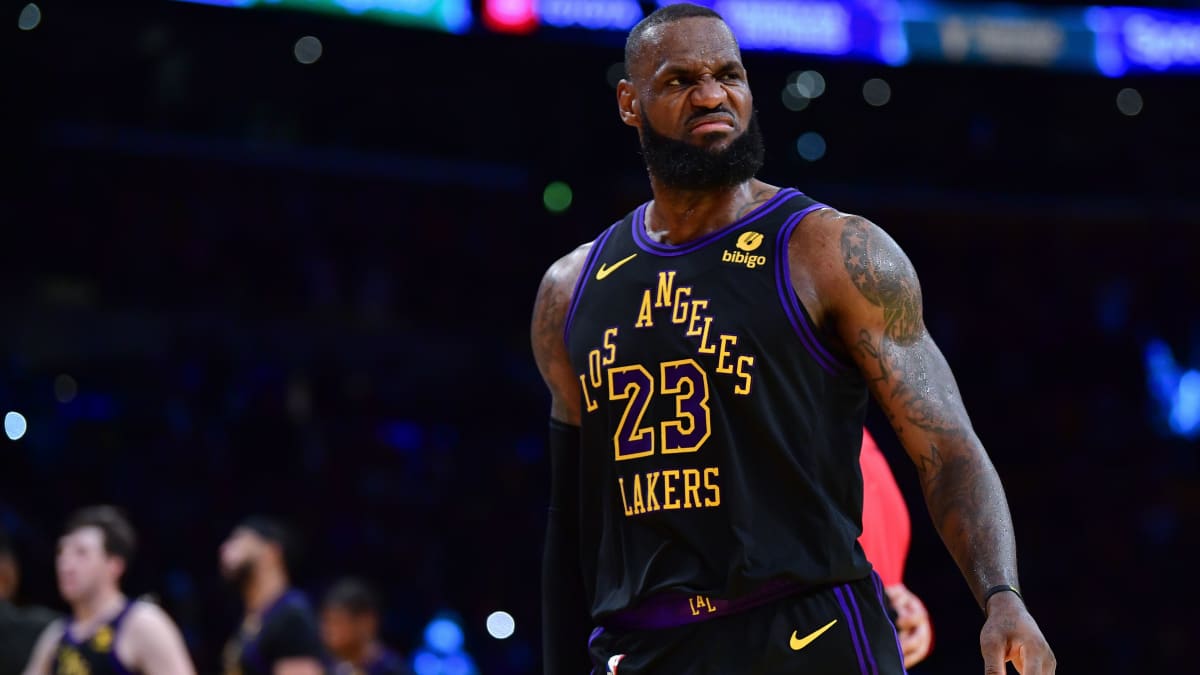 Lebron black store jersey lakers