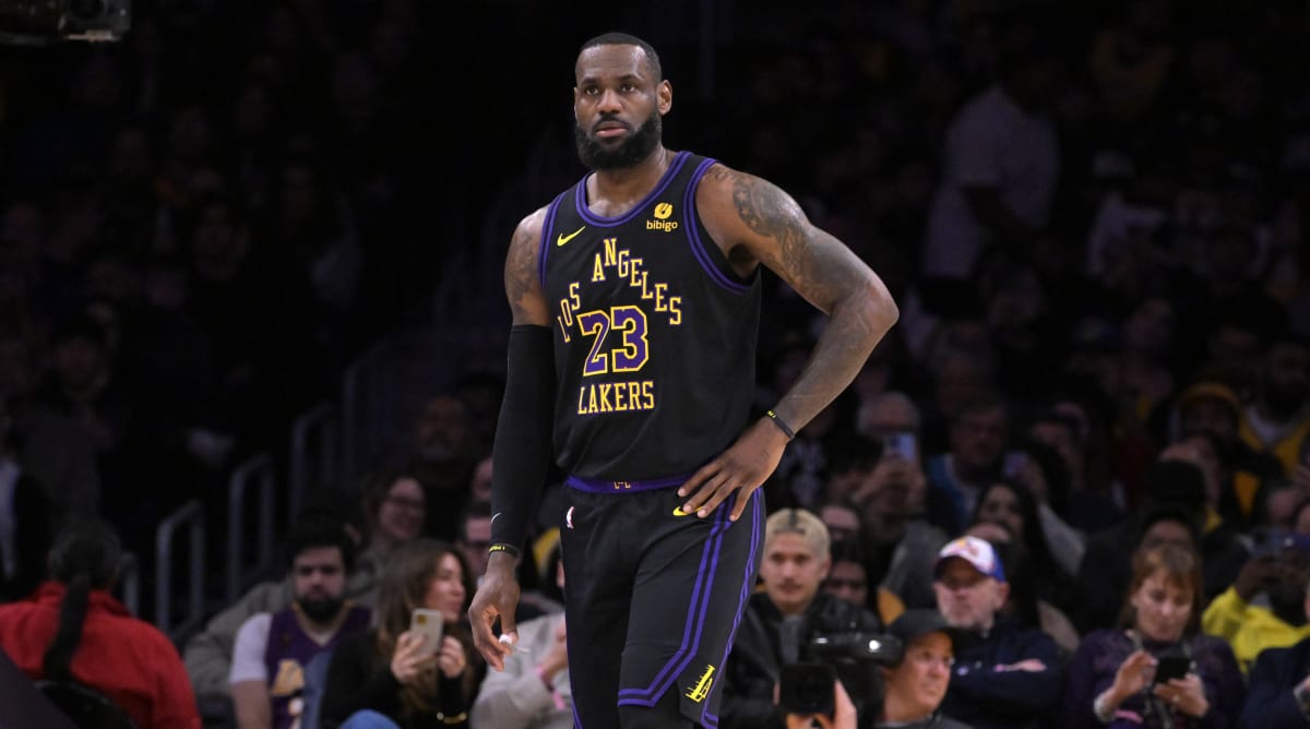 Lebron james trade to hot sale lakers