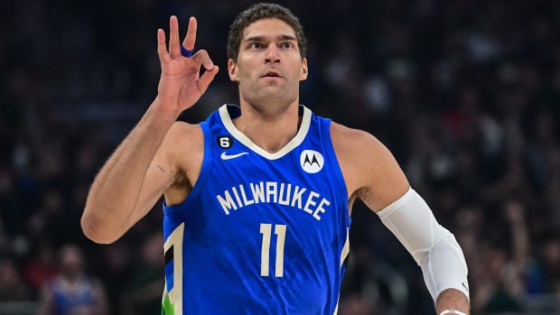 Bucks, Brook Lopez Agree to Two-Year,  Million Contract, per Report