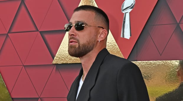 Travis Kelce Makes Eye-Opening Estimate of How Many NFL Players Use Cannabis