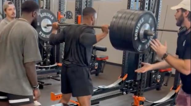 Saquon Barkley Looked Like He Didn’t Break a Sweat With 580-Pound Squat