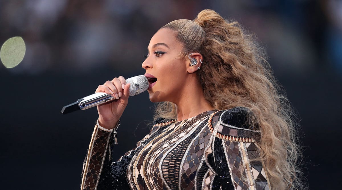 Beyoncé Opens Kobe Bryant Memorial Singing 'XO' and 'Halo'