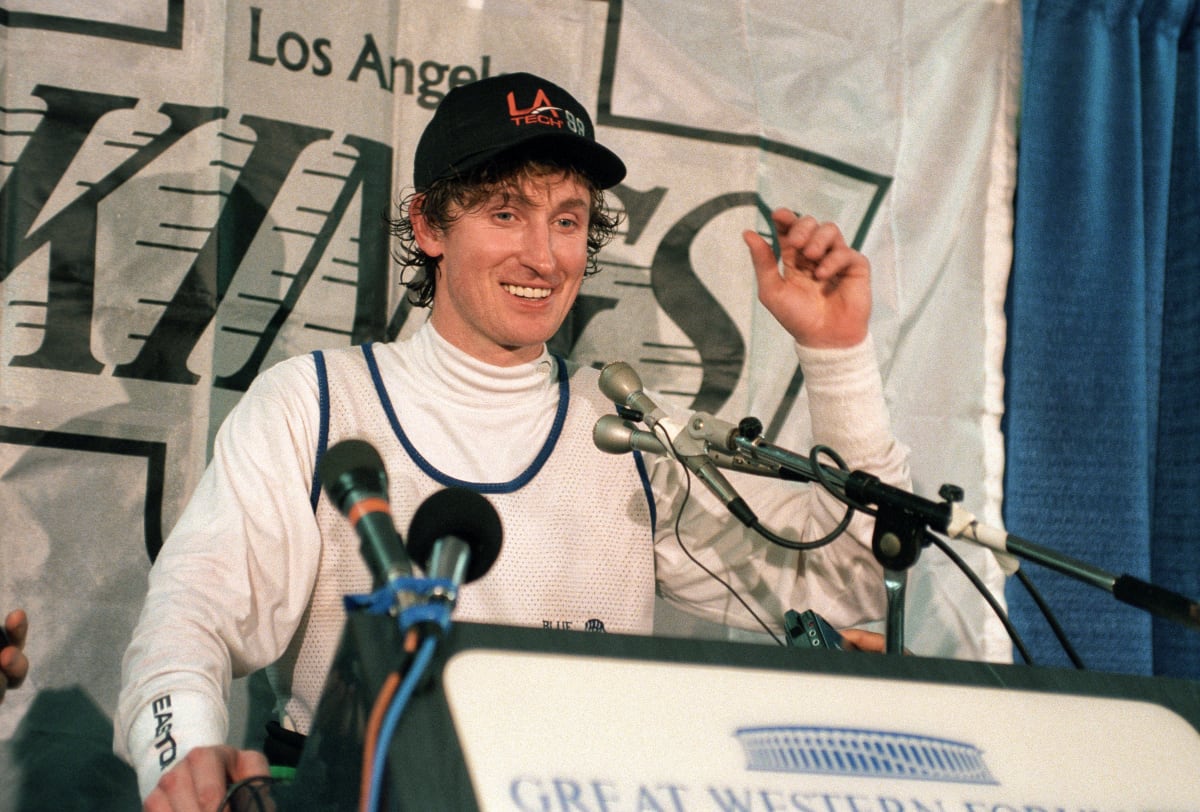 This Day in Sports History: Wayne Gretzky Scores 802nd Goal to Break Gordie Howe's Record