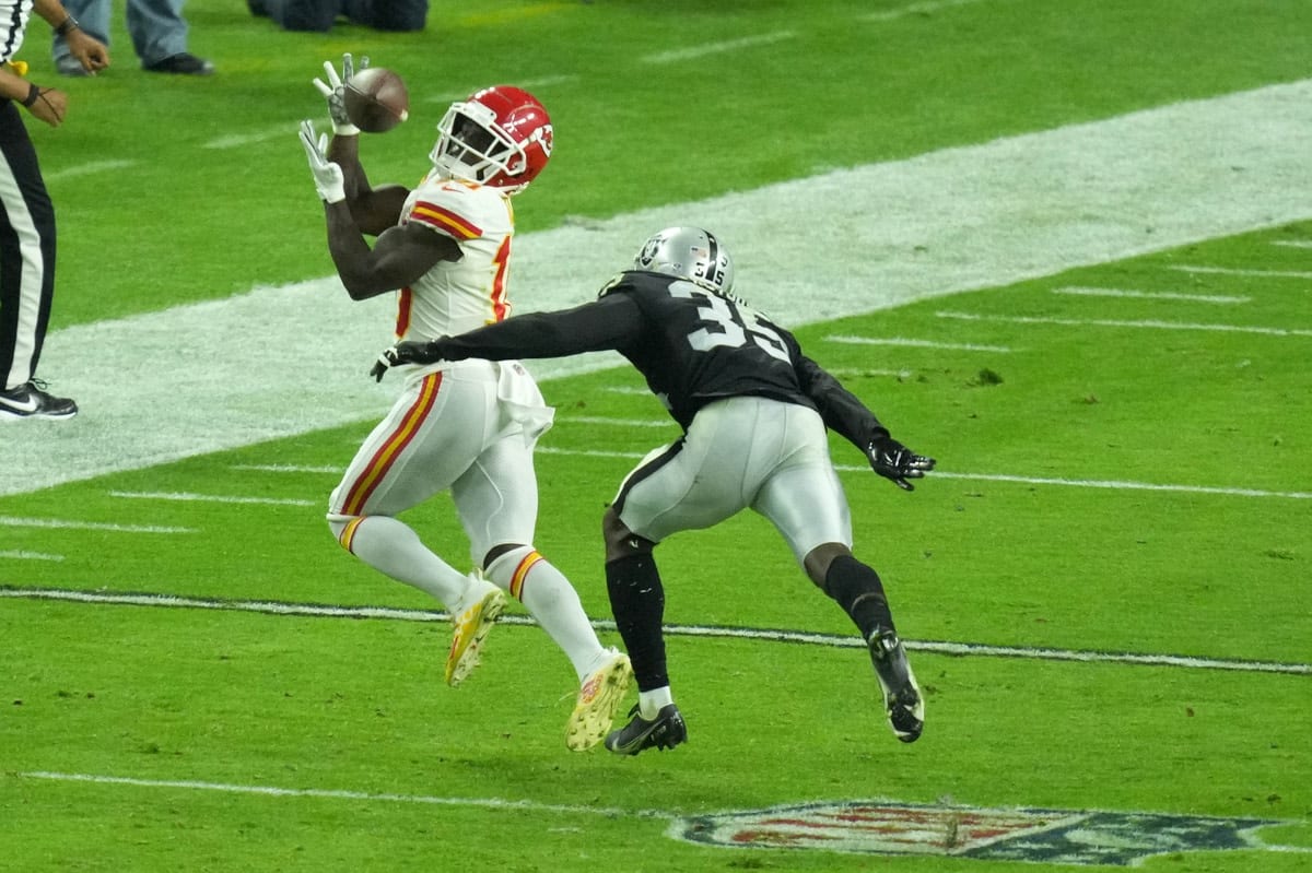 NFL player props: Tyreek Hill receptions, yards, touchdowns bets