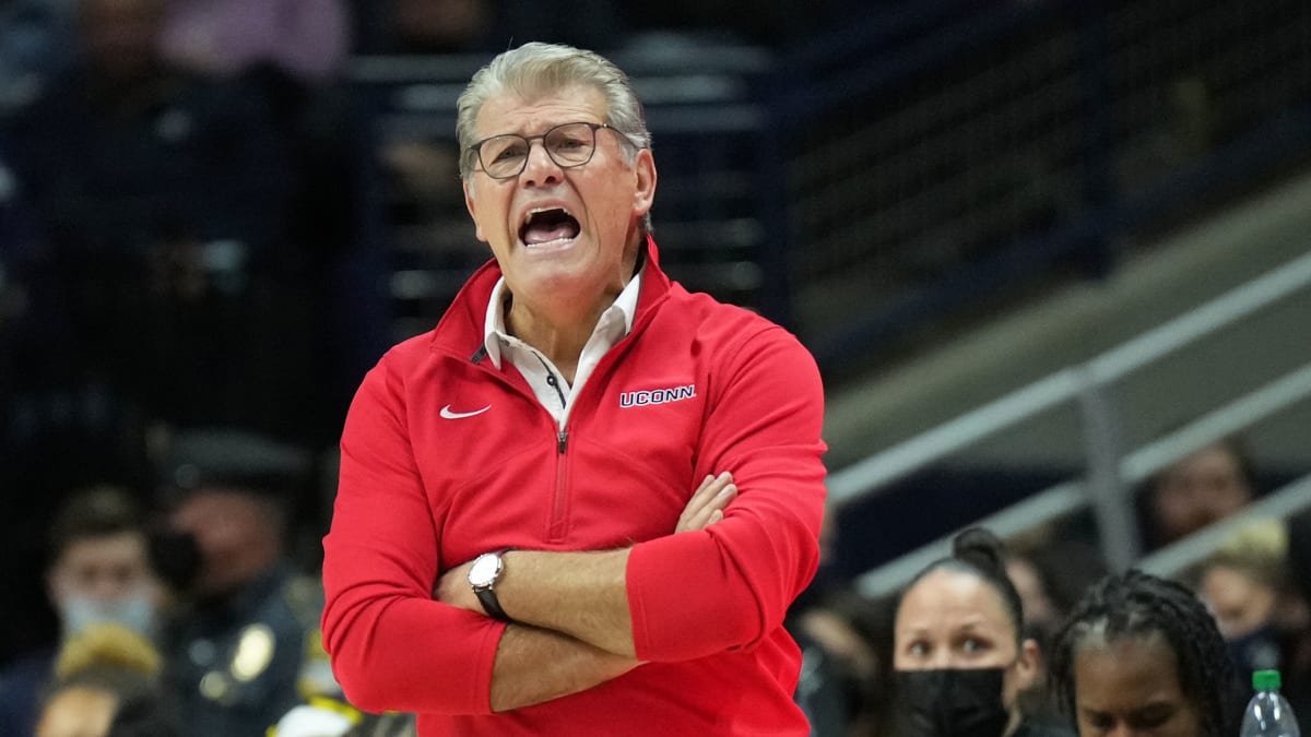 UConn’s Geno Auriemma Sounds Off On Officiating | WKKY Country 104.7