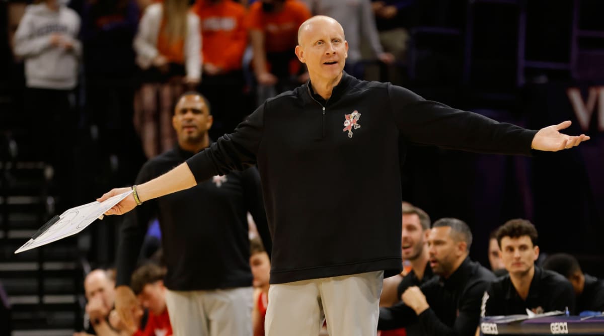 Sources: Louisville Discussing Future of Men’s Basketball Coach Chris Mack