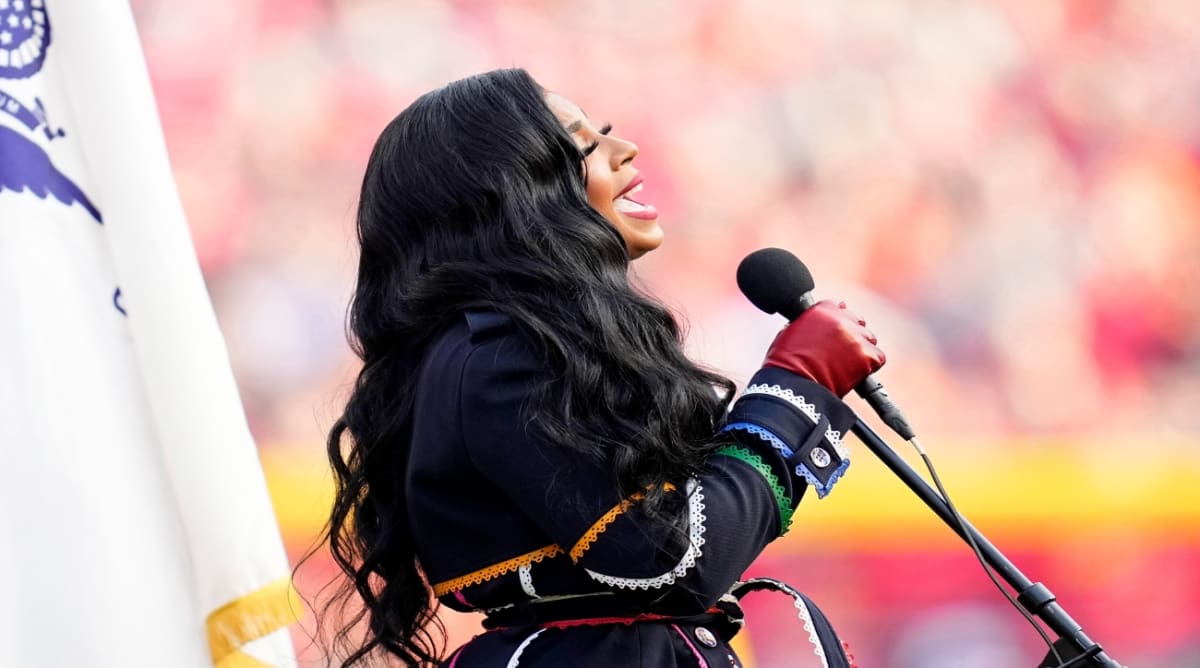 Watch: Chiefs Fans Help Sing National Anthem After Ashanti’s Mic ...