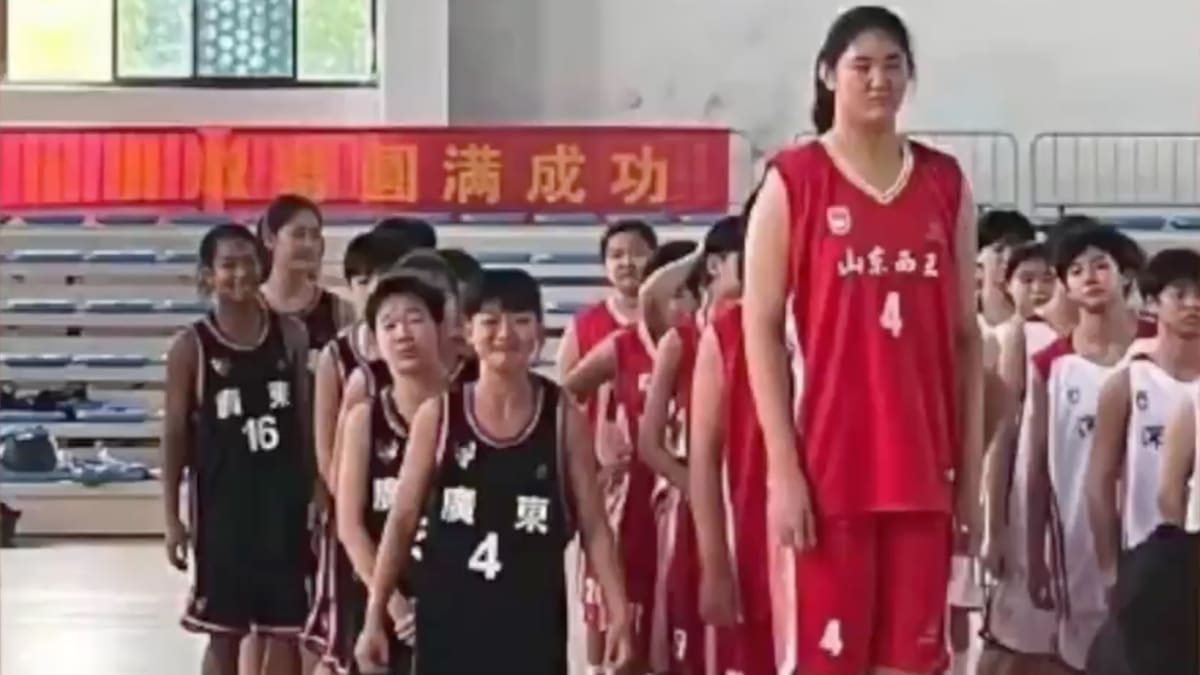 7' 5" Chinese 14-Year-Old Zhang Ziyu Is Unstoppable on the Basketball Court