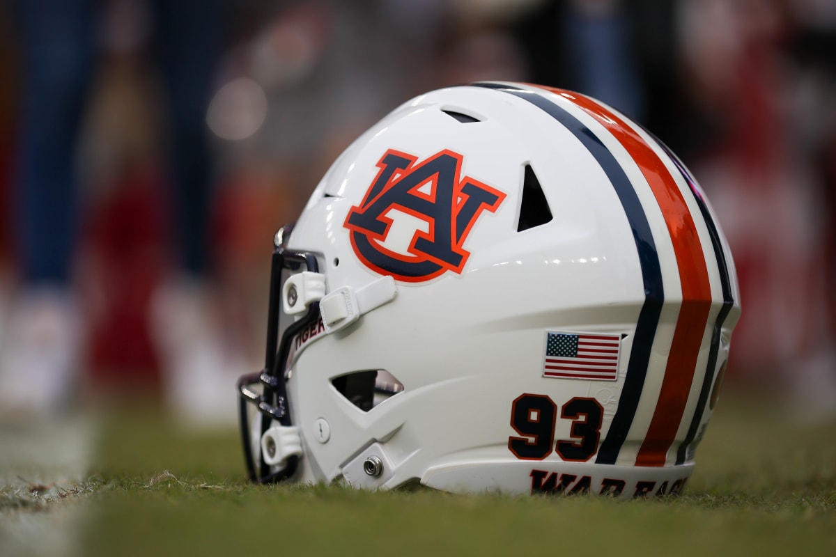 Auburn promoting Kendall Simmons to offensive line assistant coach - BVM  Sports