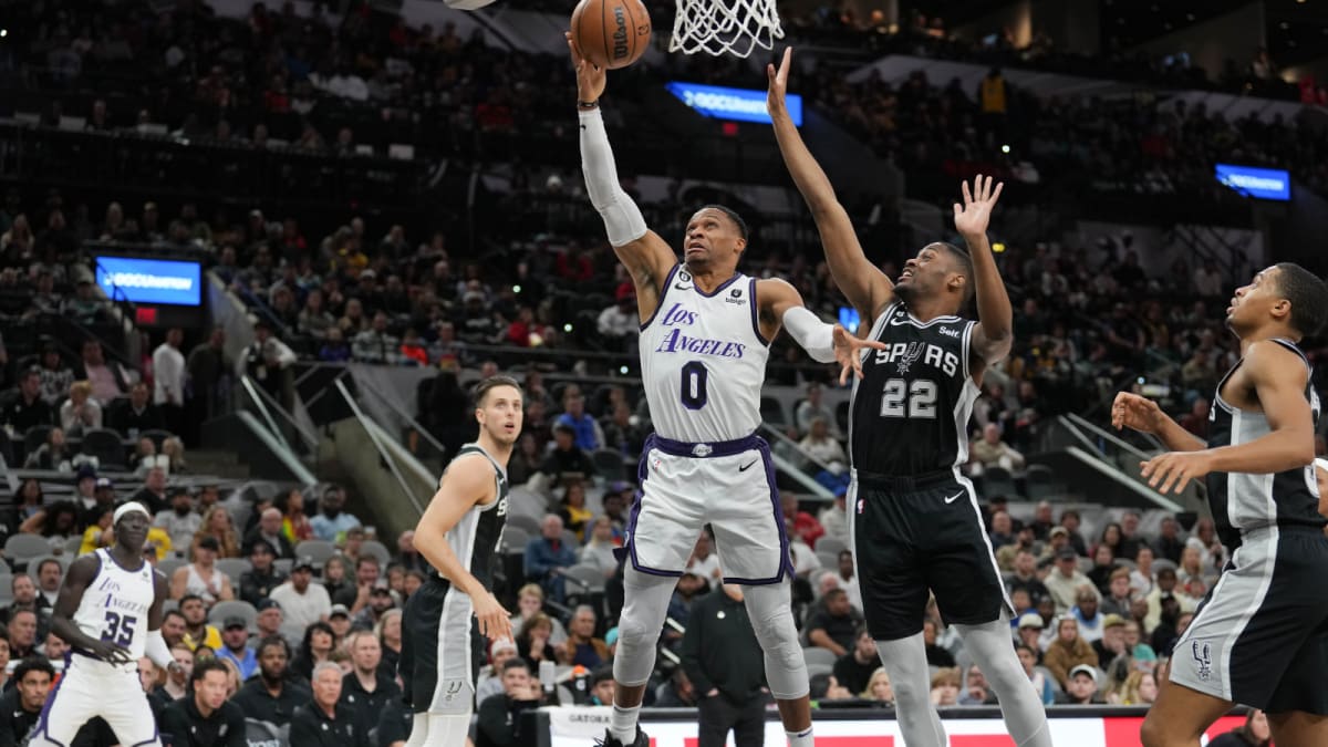 Westbrook’s Forehead Splits Open After Hard Foul From Spurs Player