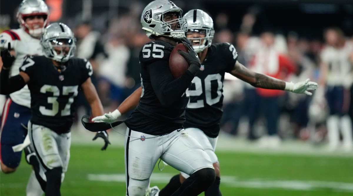 Chandler Jones stiff arm caps wild finish in Raiders vs Patriots