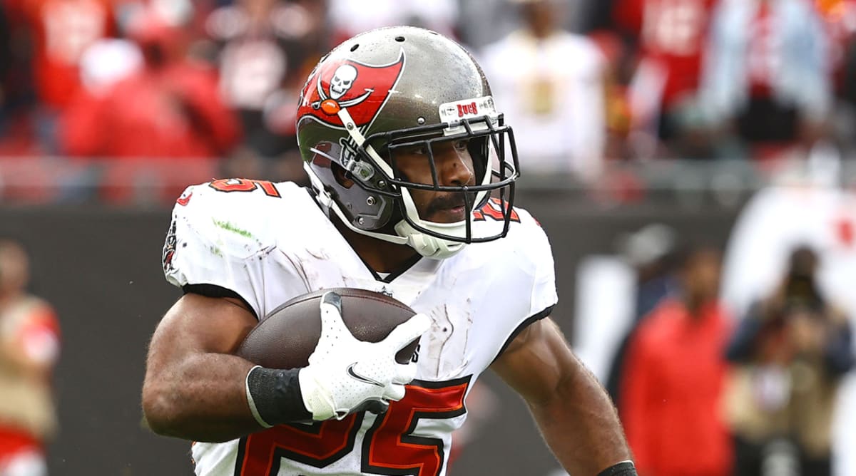 Bucs' Giovani Bernard Bristles at Questions About Botched Fake Punt