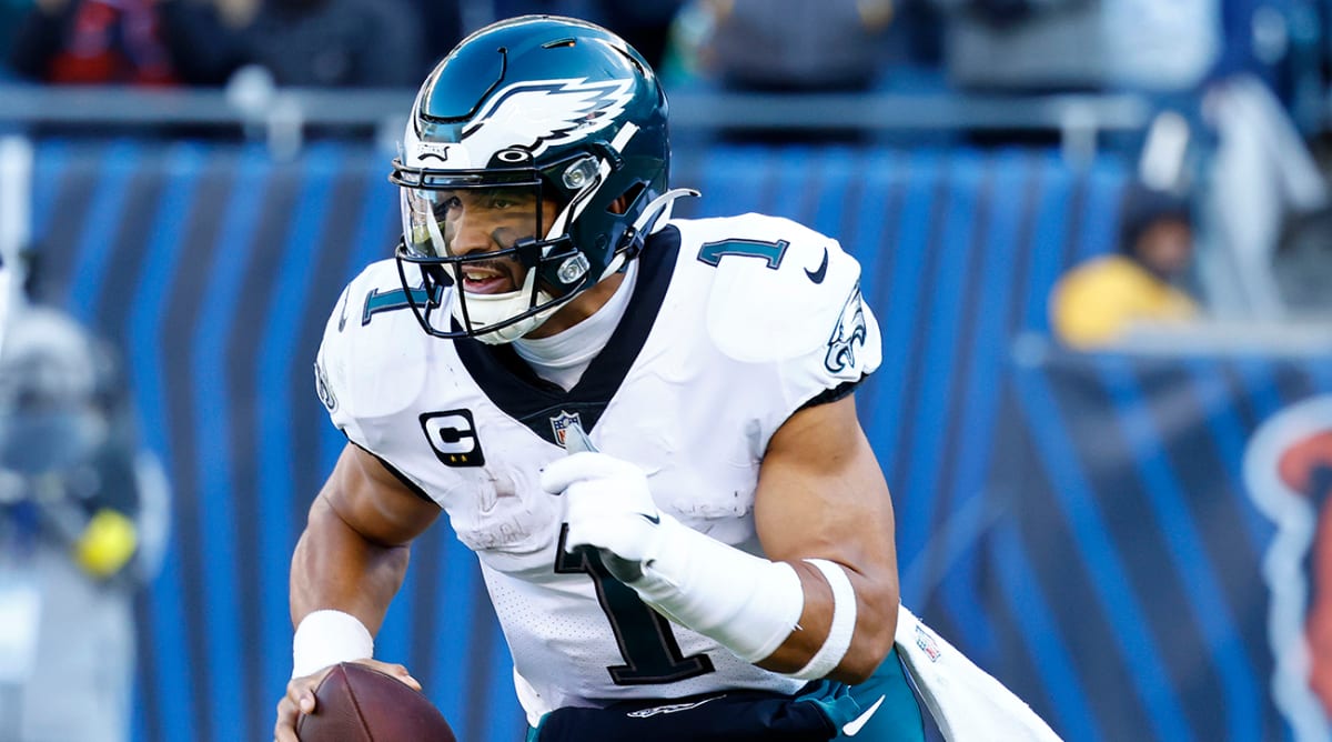 Eagles QB Jalen Hurts dealing with shoulder injury 