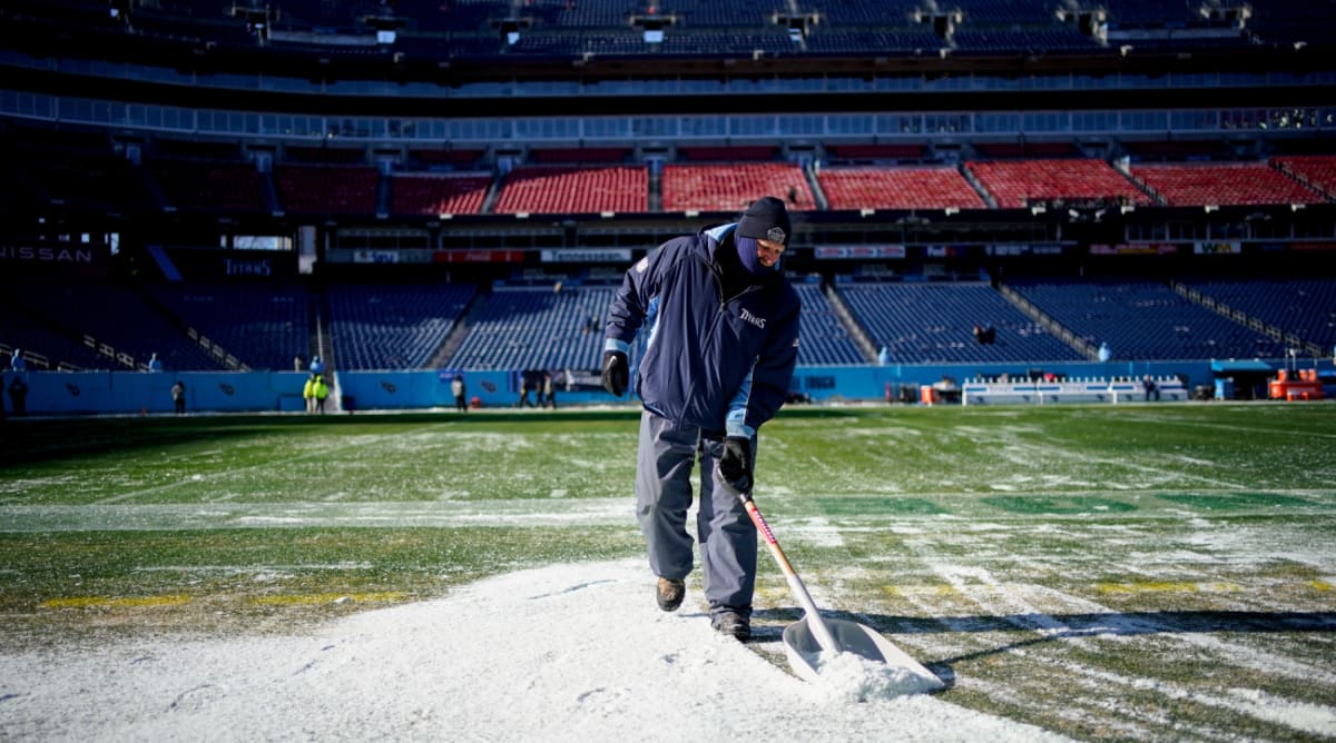 Texans-Titans game delayed by one hour due to power outages - ESPN