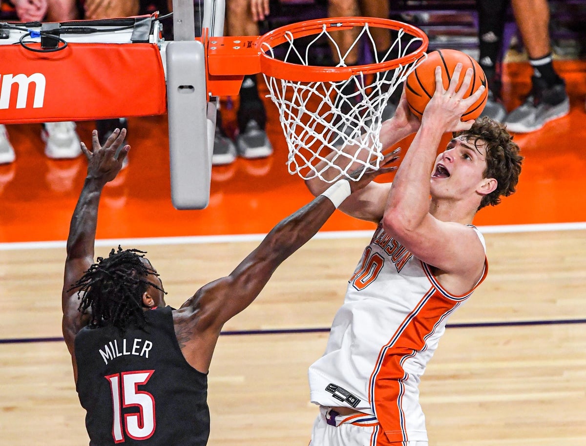 Clemson basketball vs Louisville Cardinals