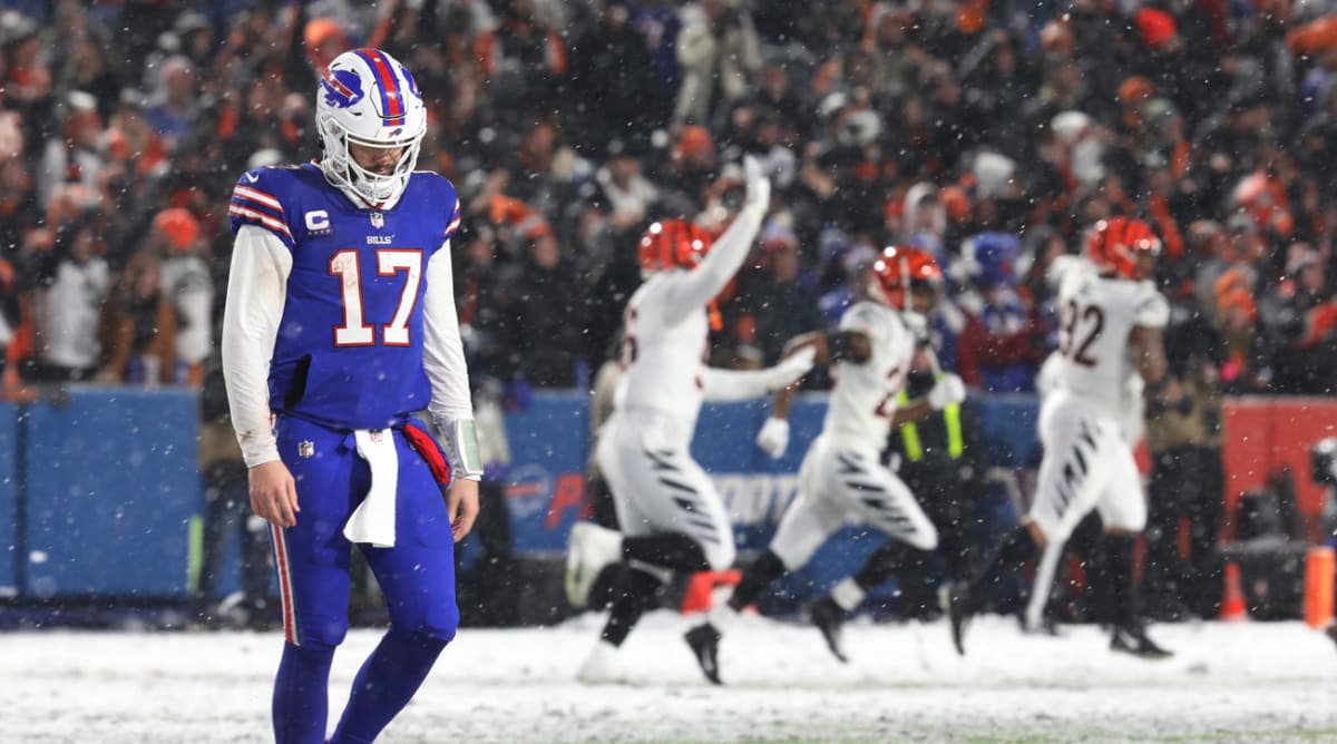 What experts are predicting for Sunday's Patriots-Bills game