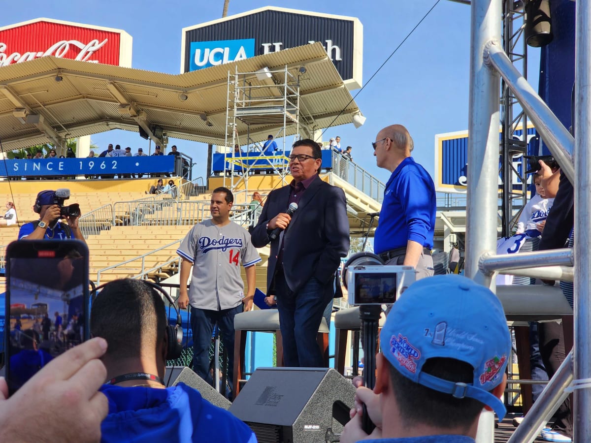 Dodger Stadium drones show: Fernando Valenzuela tribute 