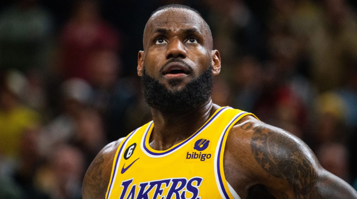 NBA players erupt as LeBron James breaks all-time scoring record