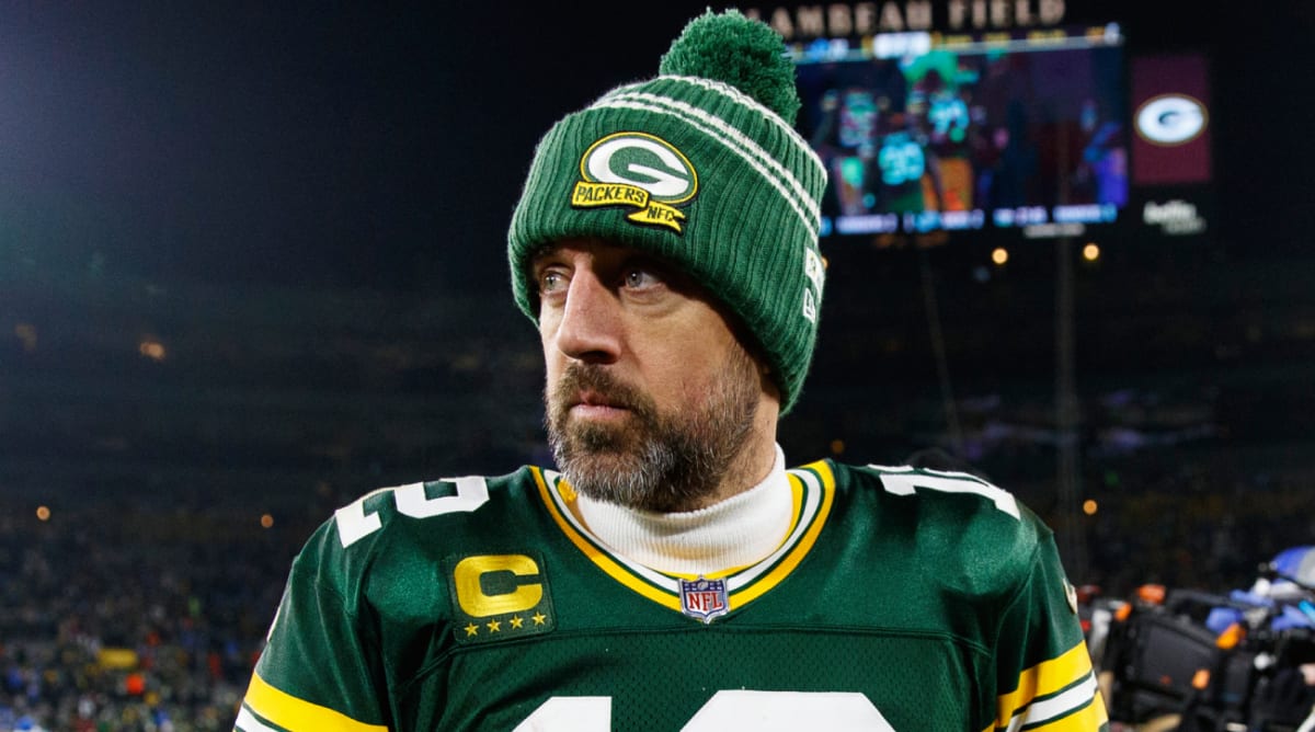 Green Bay Packers: Aaron Rodgers has humorous responses to fans on