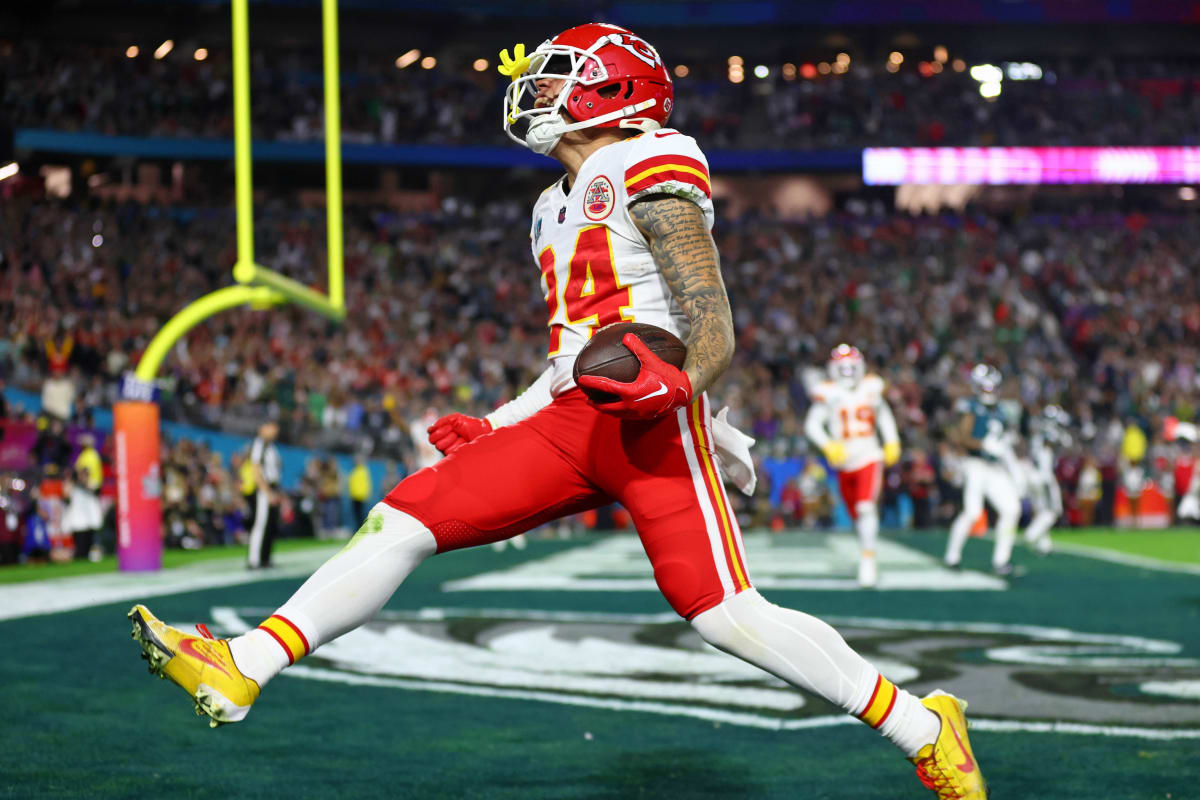 Chiefs Come From Behind To Top Eagles 38–35 in Super Bowl