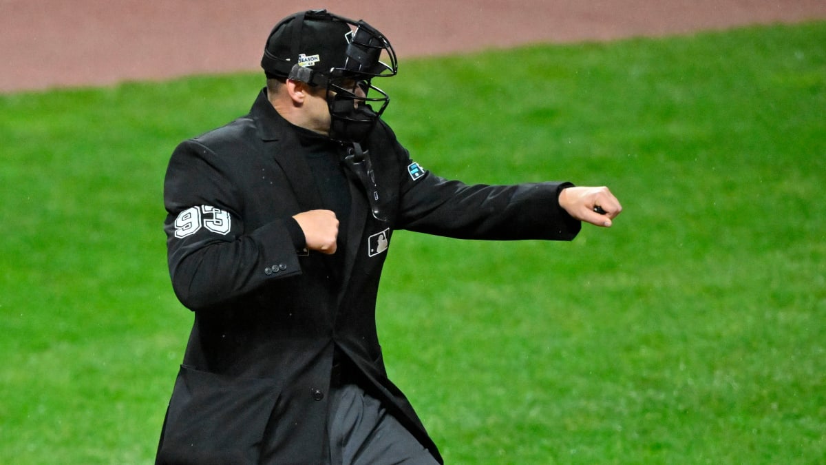 MLB world react to massive umpire news