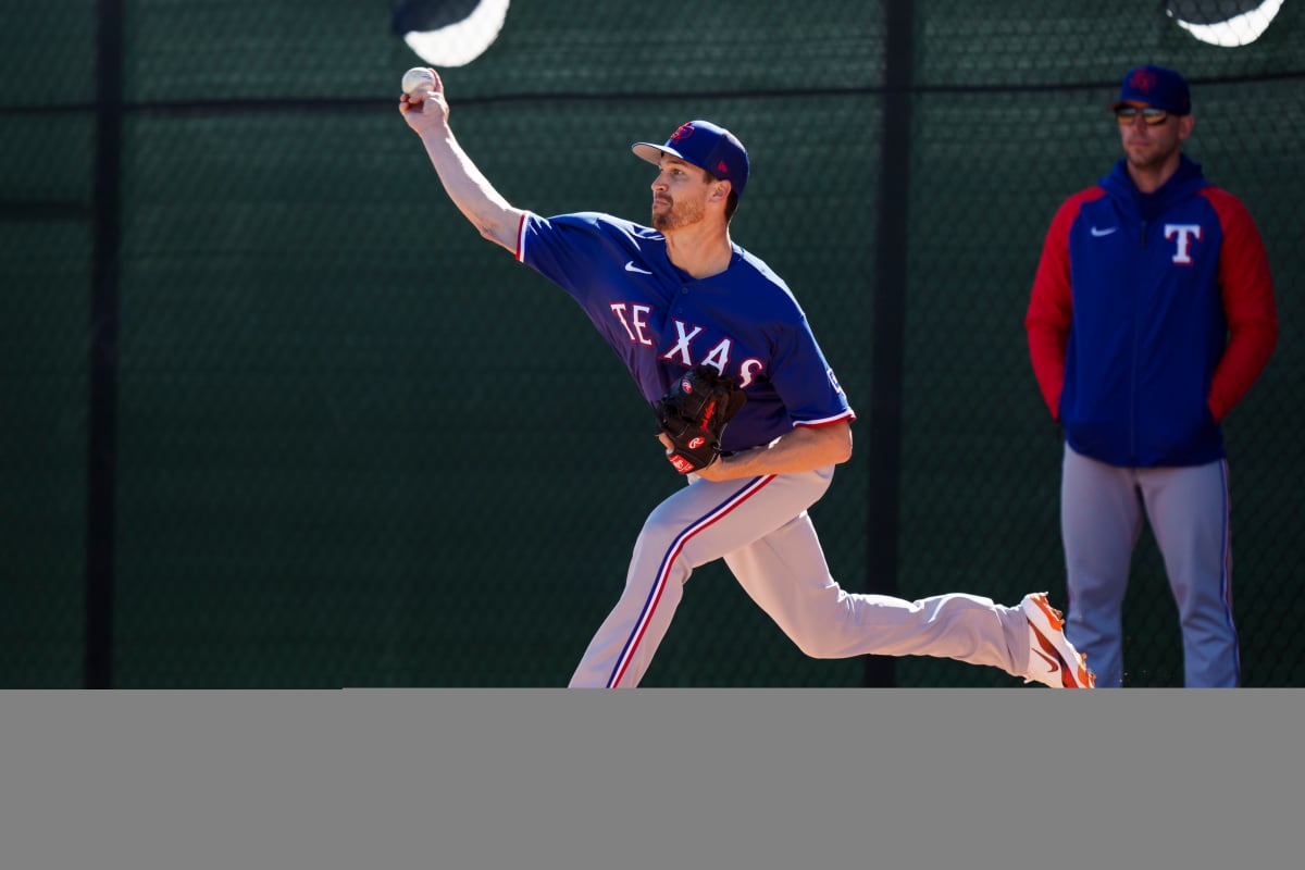 Jacob deGrom throws first bullpen pitches during Texas Rangers spring  training