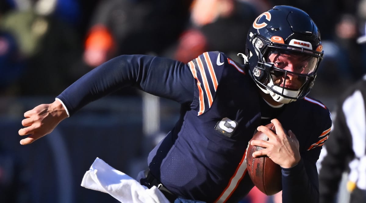 Bears' GM defends starting QB choice