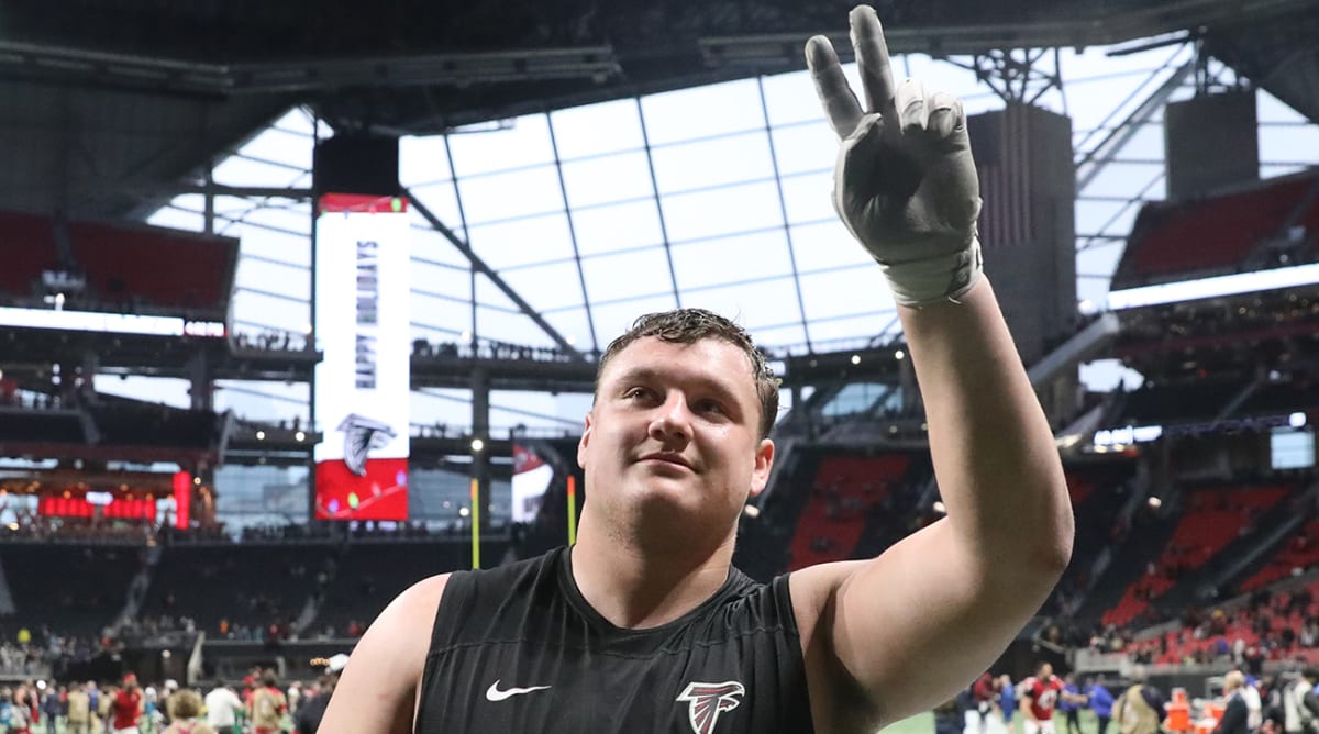 Falcons sign guard Chris Lindstrom to five-year extension