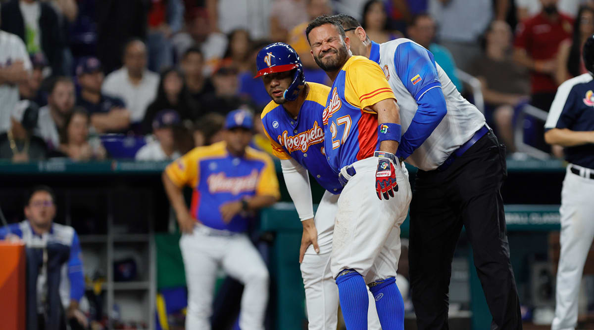 Young cancer fighter meets Jose Altuve before World Series game