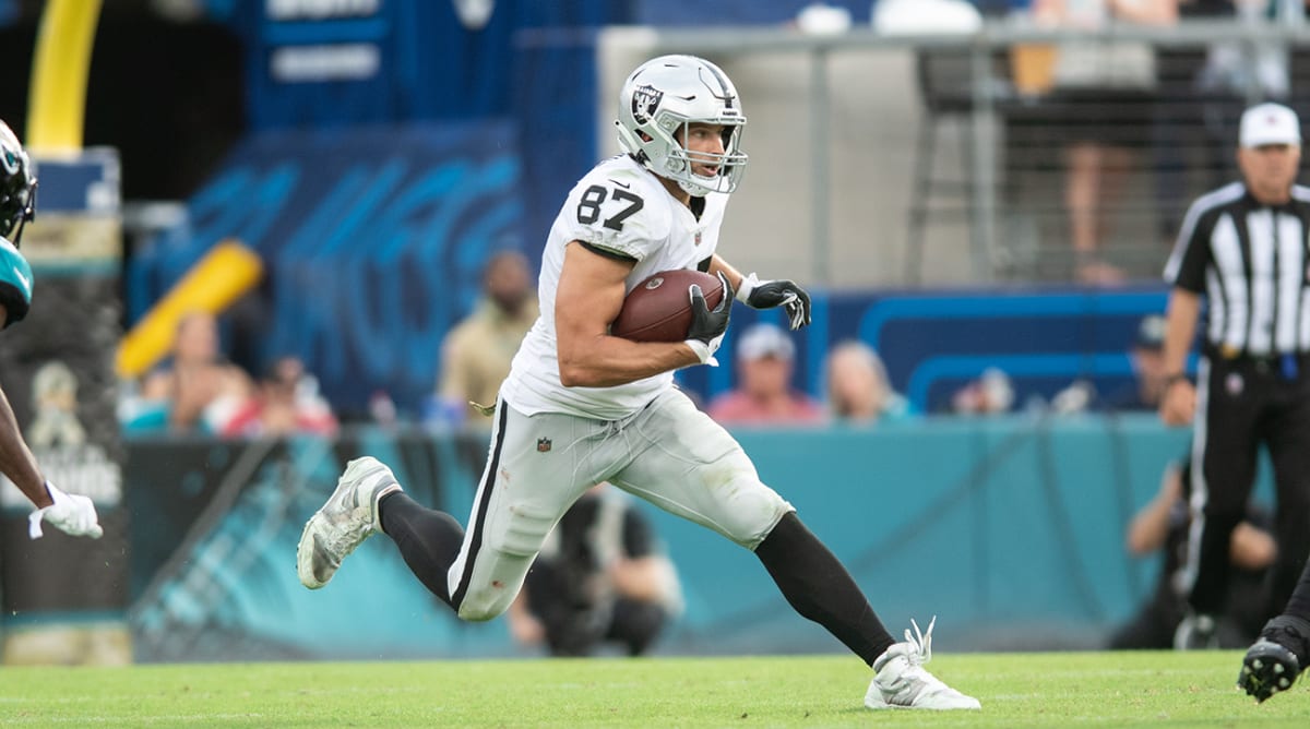 Report: Former Raiders tight end Foster Moreau signs with Saints after  cancer diagnosis