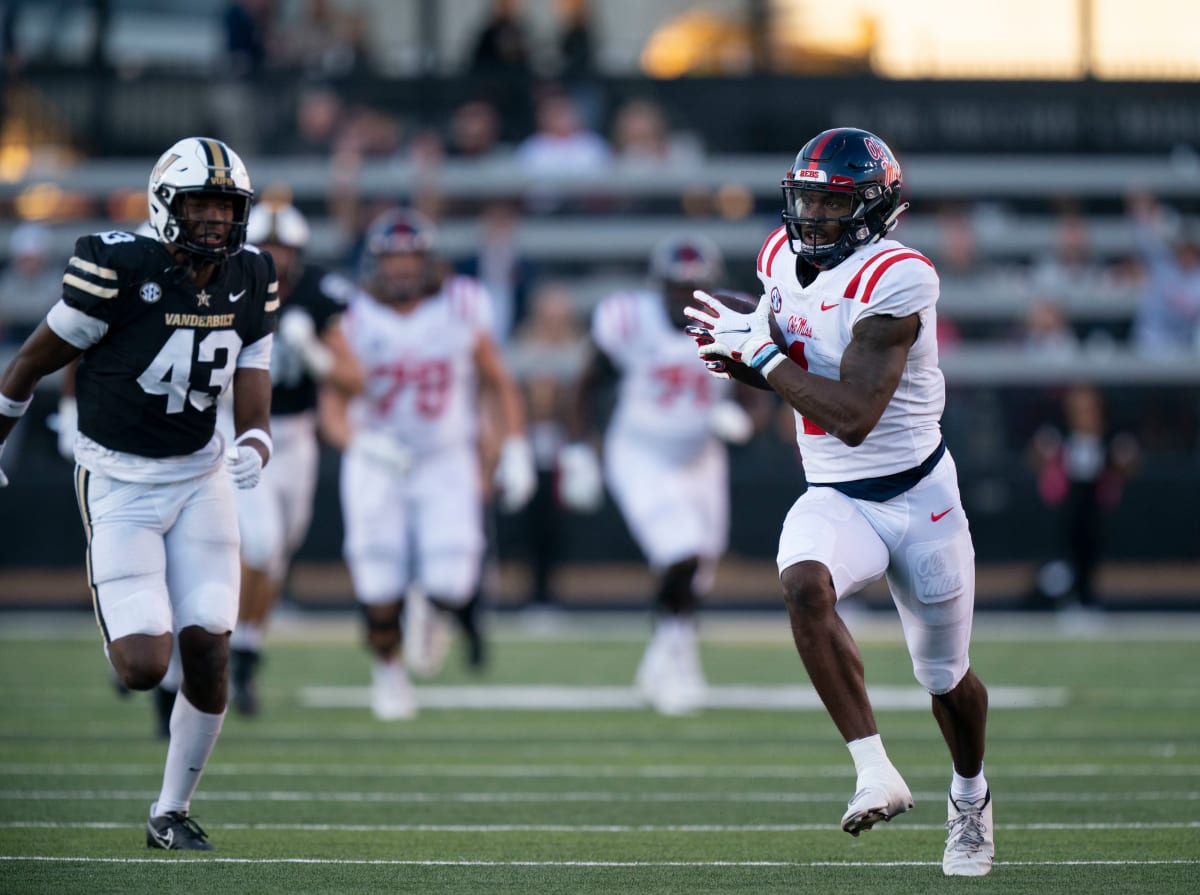 Carolina Panthers select wide receiver Jonathan Mingo with 39th