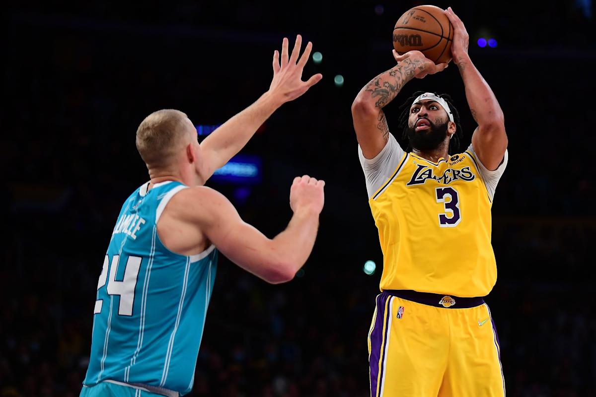 Lakers’ Center Options Continue To Decrease As Veteran Free Agent Signs ...