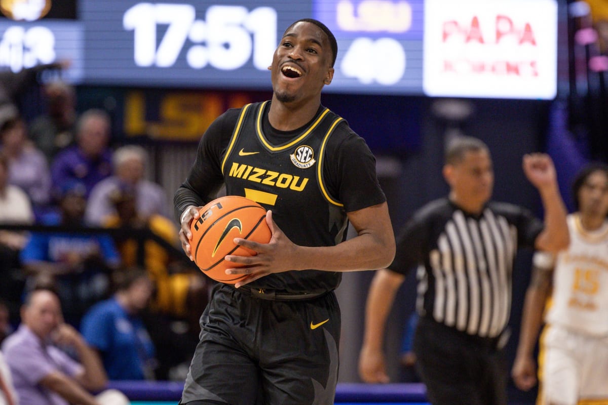 Lakers sign undrafted players Colin Castleton and D'Moi Hodge with