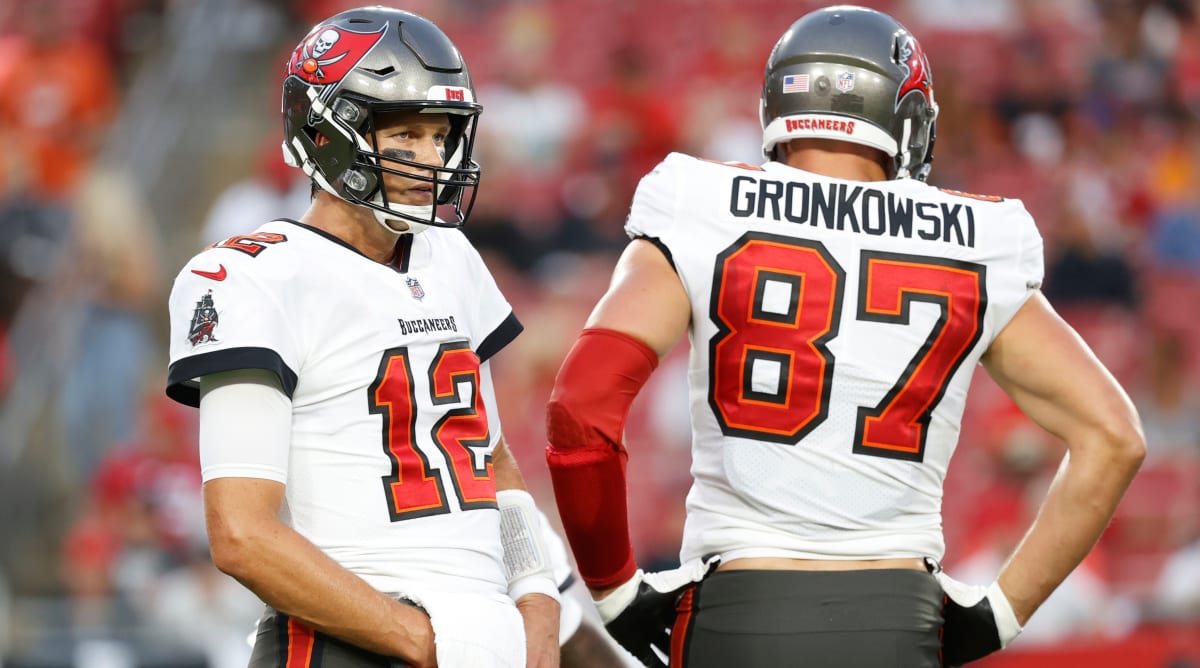 Bucs release photos of Gronkowski in uniform - Bucs Nation