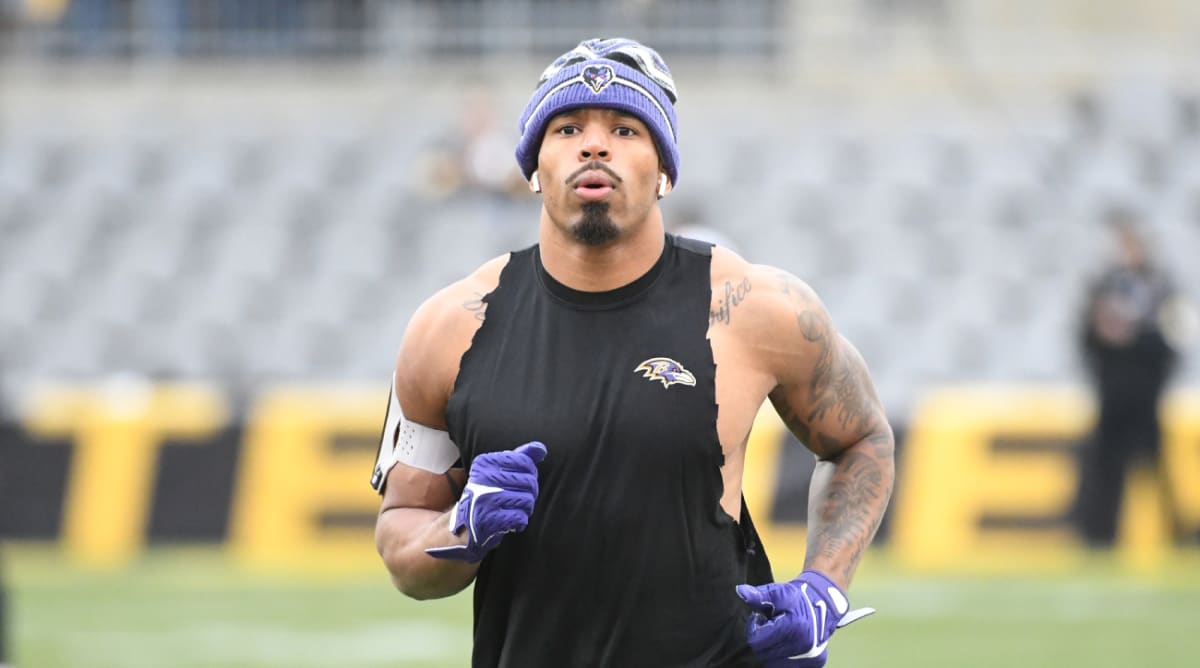 Jets acquiring safety Chuck Clark from Ravens in exchange for 2024