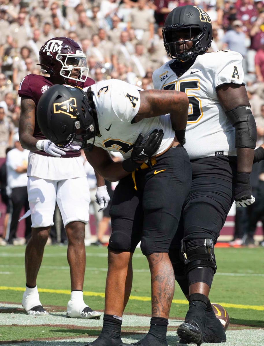 College Football World Reacts To App State Upsetting No 6 Texas Aandm Wkky Country 1047 