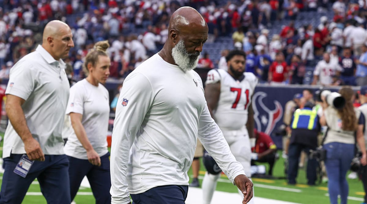 Texans fire coach Lovie Smith after one season 