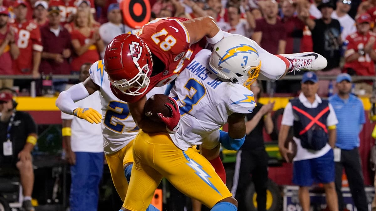 Travis Kelce reacts to getting 'powerbombed' by Derwin James in