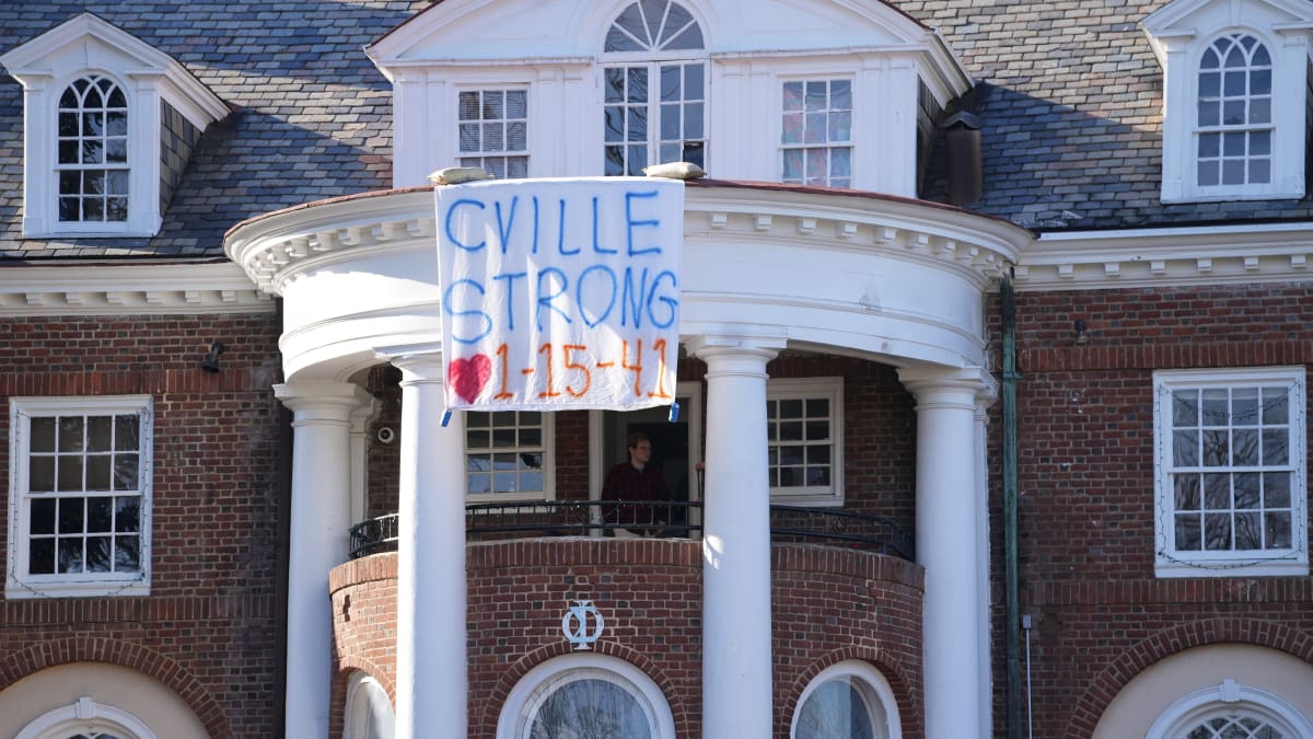 Thousands Of Virginia Students Gather For Vigil To Honor Shooting ...