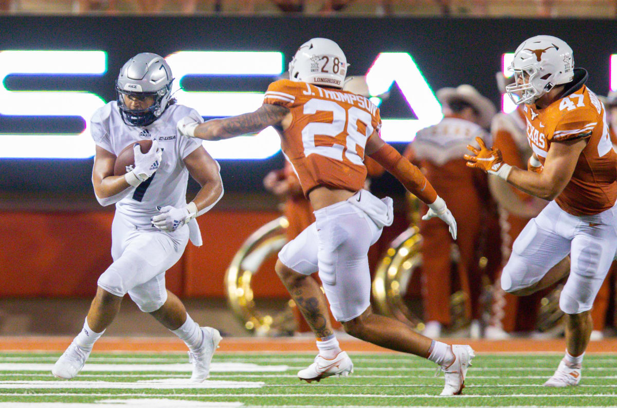 Texas Longhorns release official depth chart for game against Rice