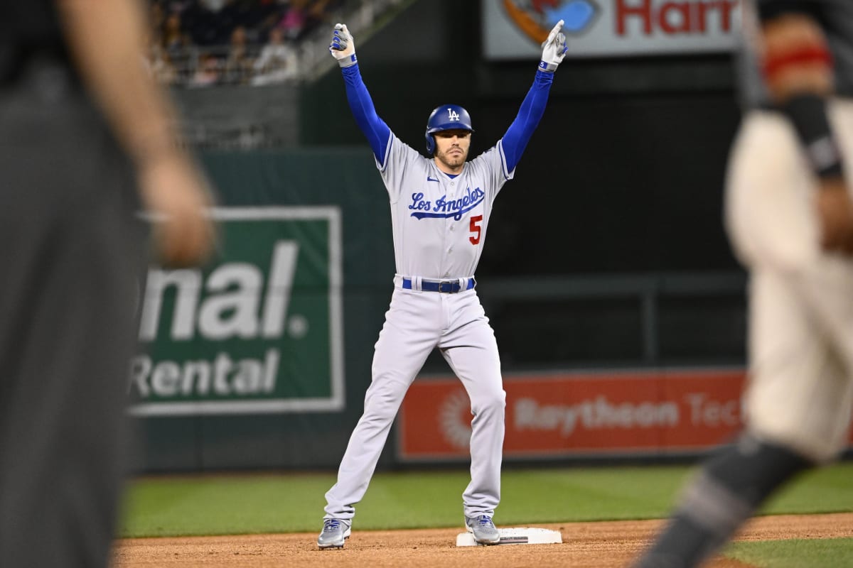 Dodgers beat Giants 7-0