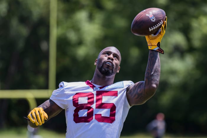 WATCH: Vernon Davis gets Michael Jordan air, hurdles before TD - Sports ...