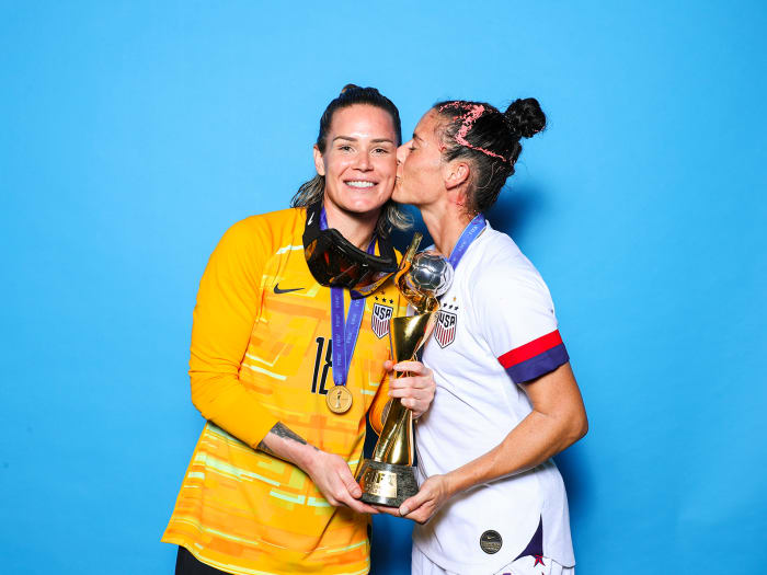 USWNT wins Women’s World Cup: Players pose with trophy - Sports Illustrated