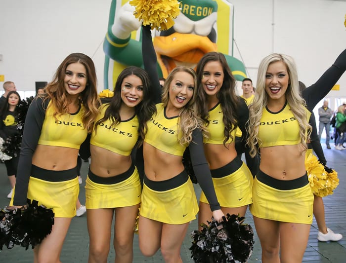 College Cheerleaders In Midst Of Mumps Scare Hot Clicks Sports 2586