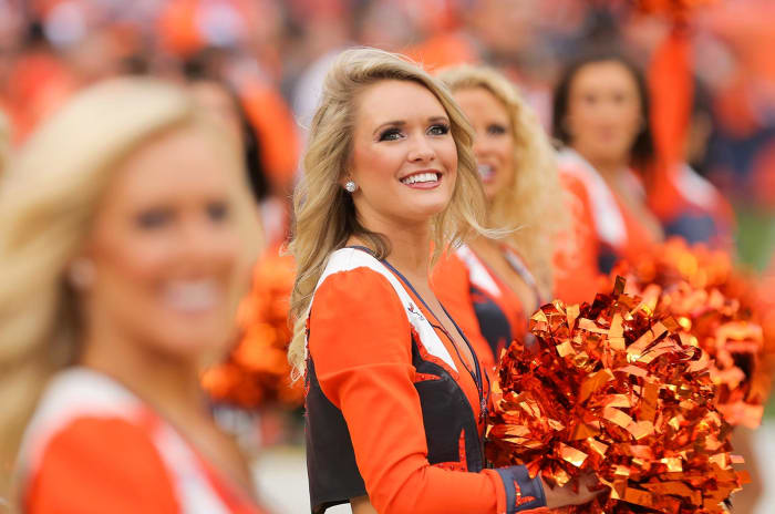 Weekend Hot Clicks Gameday Signs Cheerleader Kate Is Llod Sports