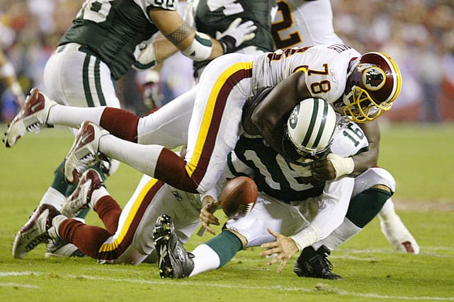 130618103539-bruce-smith-redskins-2003-vinny-testaverde-c7df1007-single-image-cut.jpg