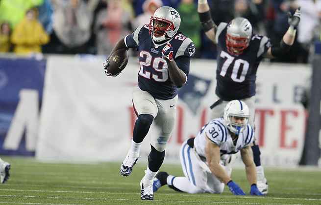 Greg Bedard: LeGarrette Blount, Defense Give Patriots Retro Look In ...